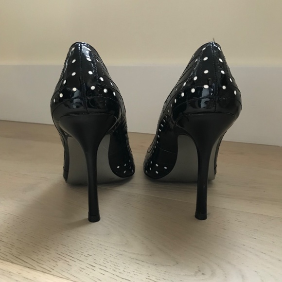 JESSICA SIMPSON Black with  White Polka Dot Heels - Picture 3 of 5